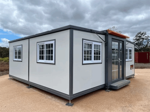 Container House | Charcoal Frame & White Grid Windows - 图片 2